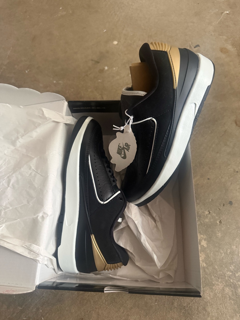 Nike Air Jordan 2 Retro Low Black Metallic Gold Women’s Size 7.5